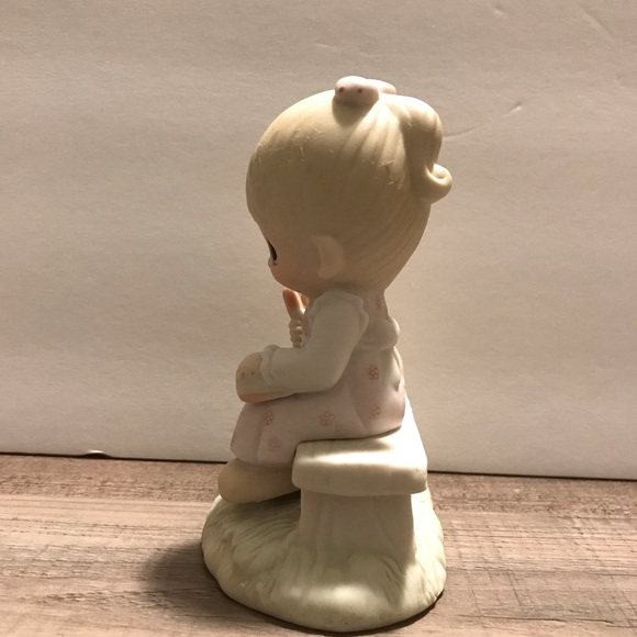 1979 Precious Moments Collectible "loving is sharing" Girl and Puppy Figurine - Picture 7 of 9